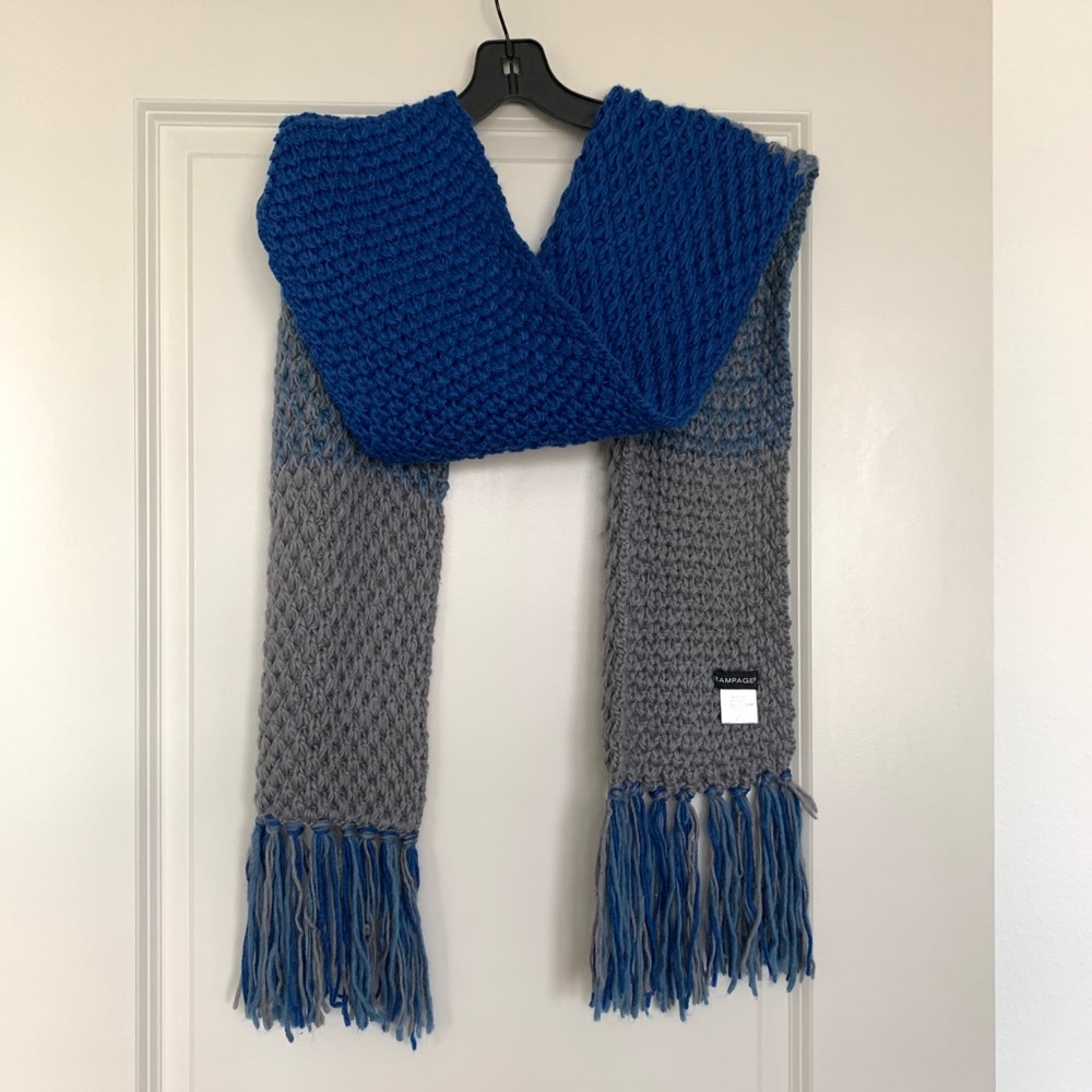 Long Scarf 🧣 - Picture 3 of 4